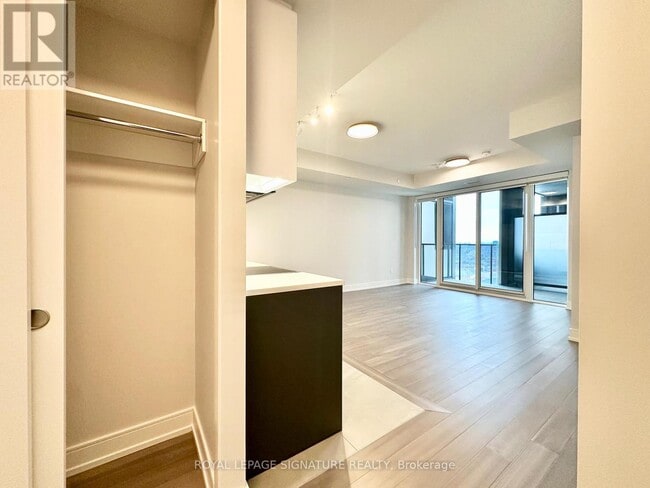 Photo du bâtiment - 664 Spadina Ave.