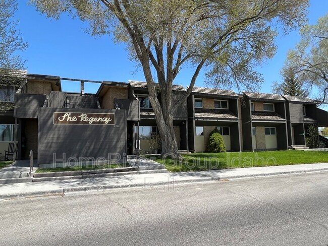 Building Photo - 220 N Fanning Ave