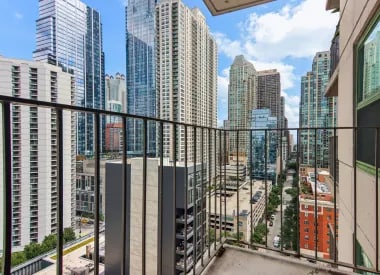 Foto del edificio - 68 W Huron St