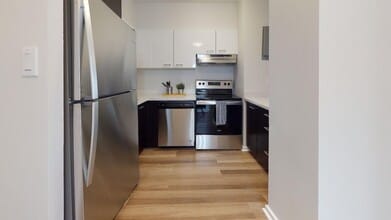 Building Photo - 1025 Sherbrooke