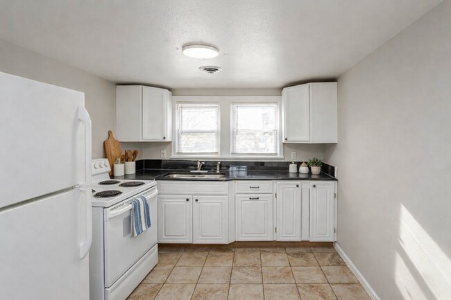 Foto del edificio - 3836 Upton Ave