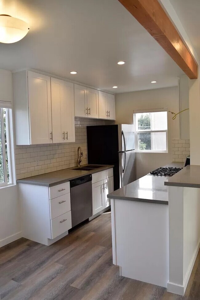 Building Photo - 2310 S Bentley Ave