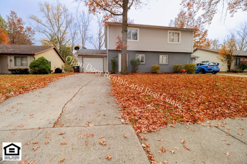 Foto principal - 2303 Versailles Village Pl