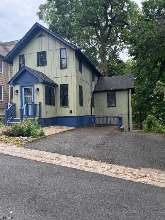 Building Photo - 42 St Johns Ave