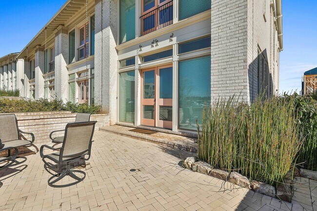 Foto del edificio - Fully Furnished Trilith Townhome with Large Patio and 2 Car Garage