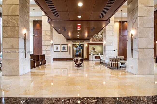 Foto del edificio - 19501 W Country Club Dr