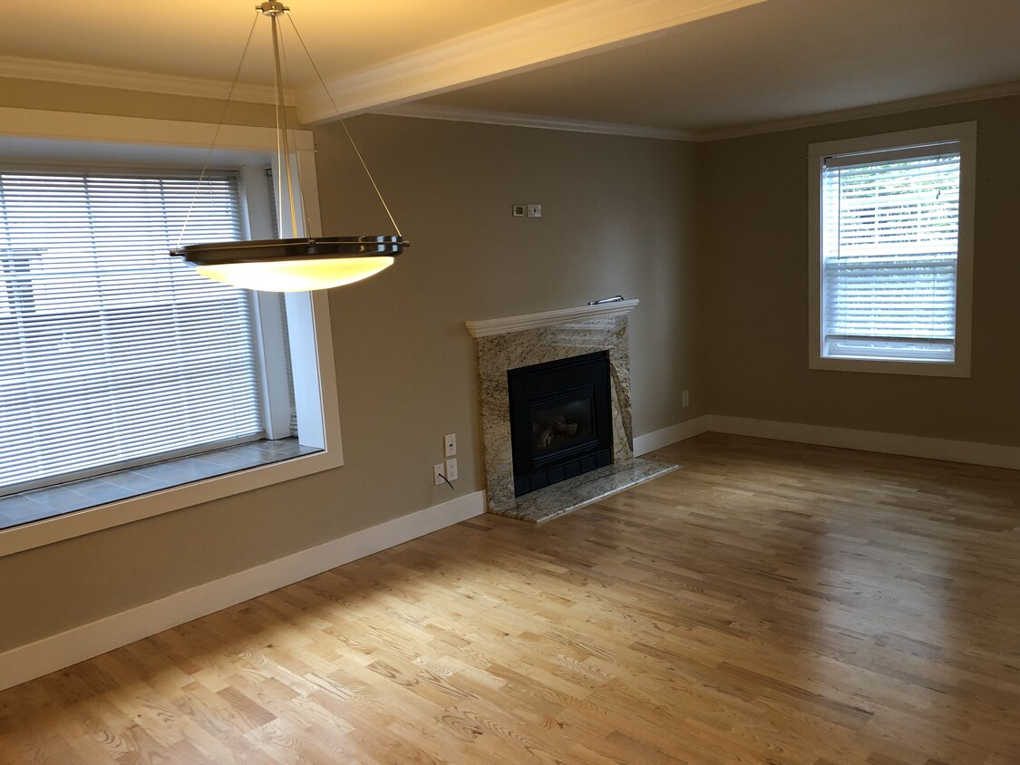 Primary Photo - 144 Madrona Way NE