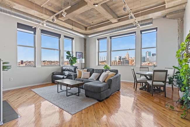 Building Photo - 2107 Grand Blvd