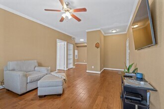 Building Photo - 2255 Braeswood Park Dr