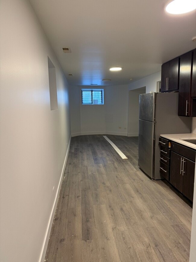 Building Photo - 3329 W Van Buren St