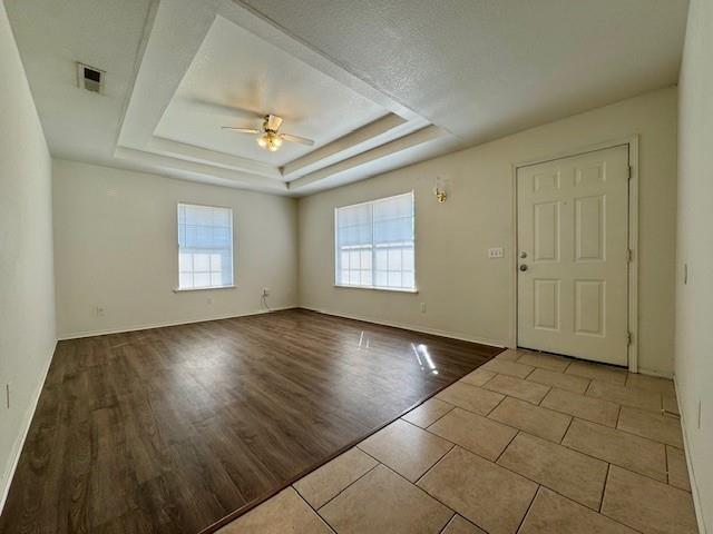 Foto del edificio - 221 Fox Run Pl