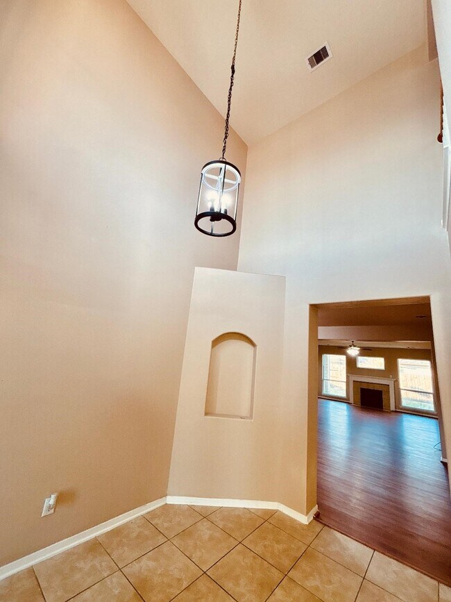 Foto del edificio - 9947 Valance Way