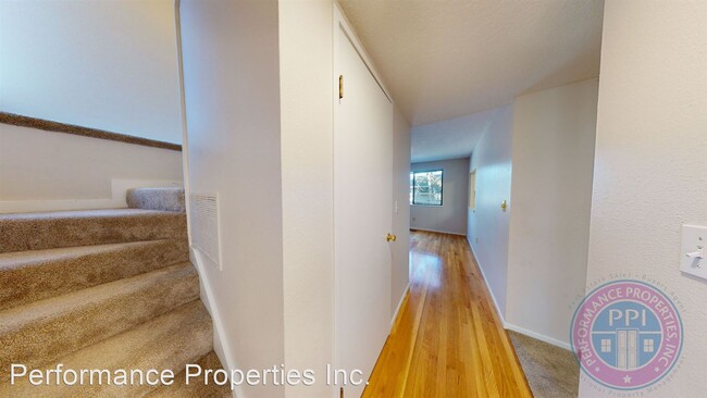 Building Photo - 3 br, 2.5 bath House - 5375 Broadway Street