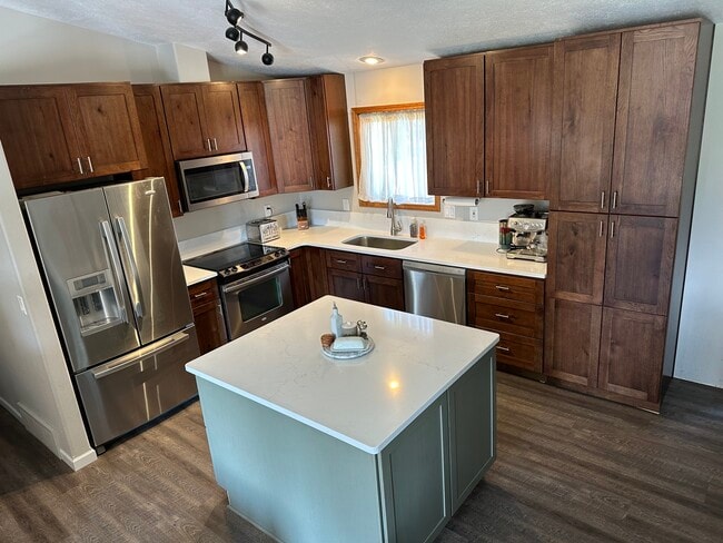 Building Photo - 2819 S Newer Ct
