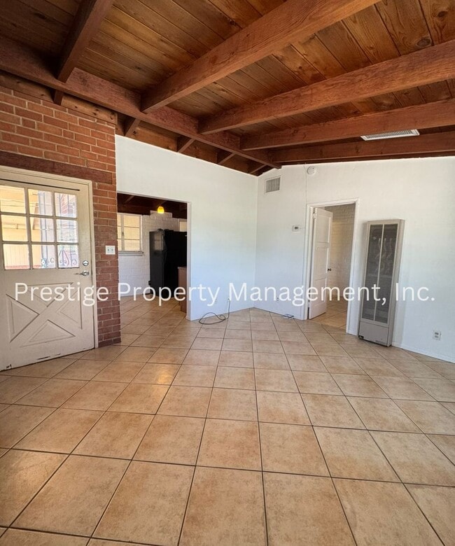 Building Photo - 1348