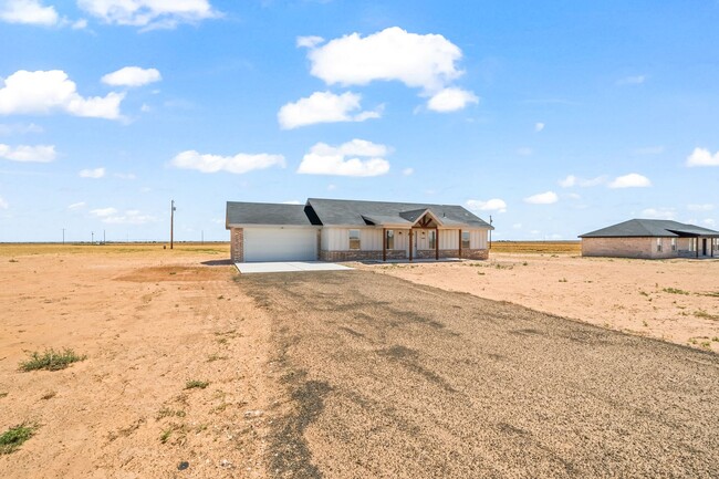 Building Photo - Country living Available Now