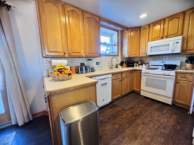 Building Photo - 406 Westmoreland Dr