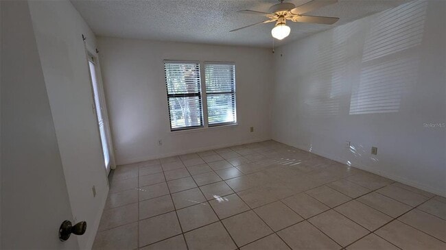 Foto del edificio - 4061 Crockers Lake Blvd