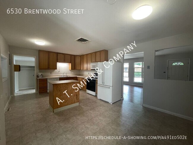 Building Photo - Three Bedroom And Two Bath Single Family H...