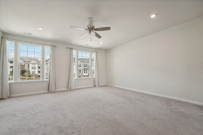 Foto del edificio - 387 Amber Acorn Ave