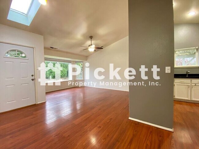 Building Photo - Cozy 3 Bed Duplex in Port Orchard