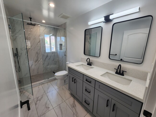 Building Photo - 10658 Vanora Dr