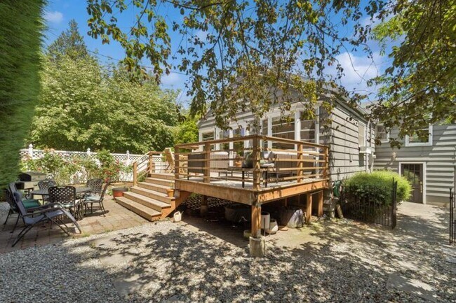 Building Photo - 4 bedroom in Seattle WA 98115