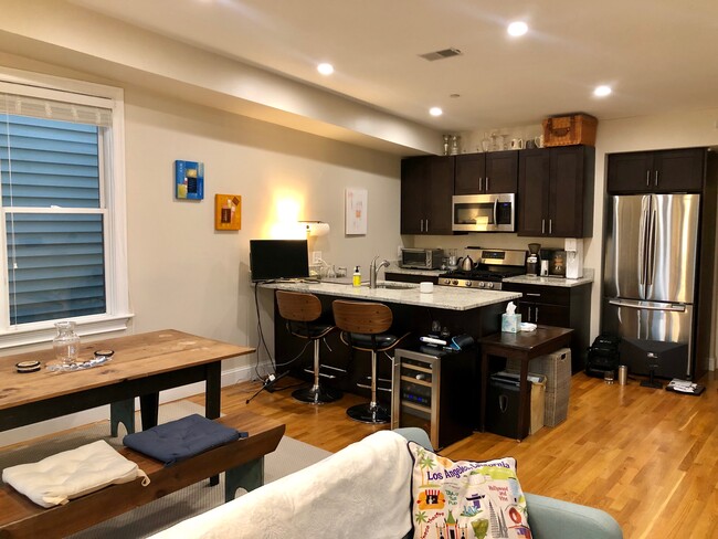 Building Photo - 19 Plymouth St