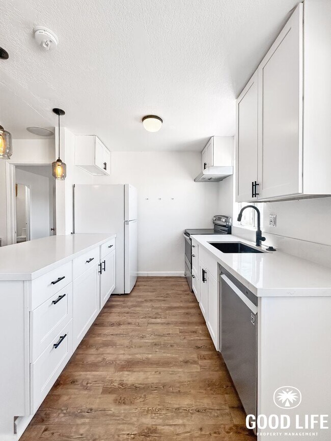 Foto del edificio - Beautiful 2B 2BA Condo in Point Loma w/ Re...
