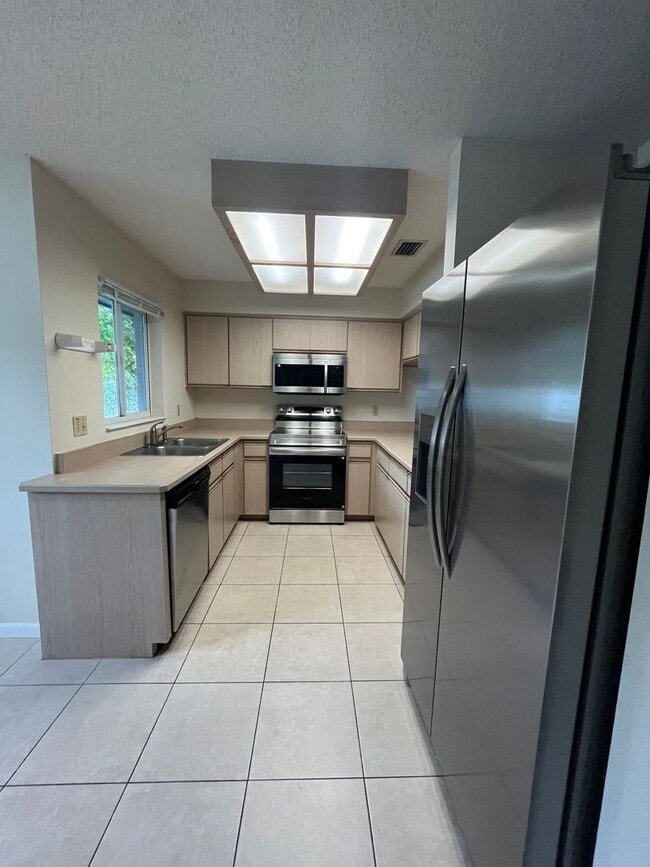 Building Photo - Single Family Home!! NEW APPLIANCES !!!