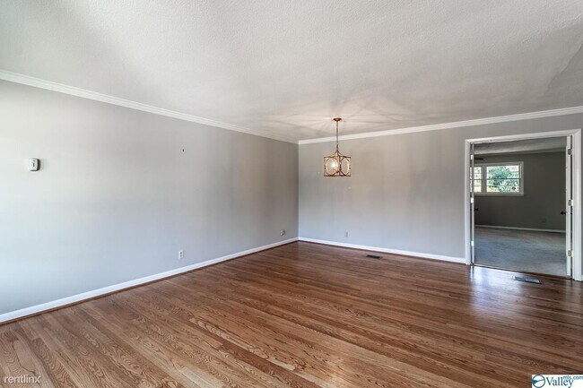 Building Photo - 3 br, 2 bath House - 7210 Cadillac Dr SE