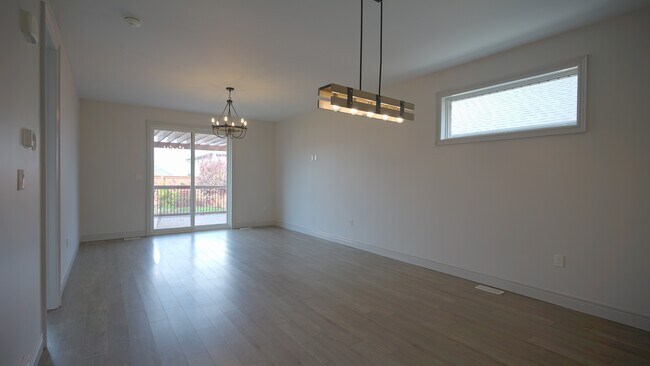 Building Photo - 89 Sanders Crescent