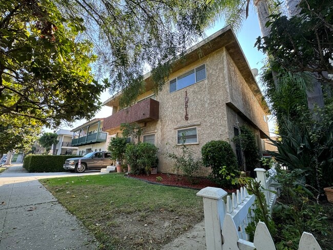 Building Photo - 10516 Eastborne Ave