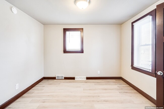 Foto del edificio - 313 E Murray Ave