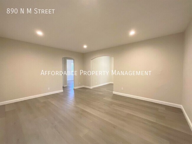 Foto del edificio - 890 N M St