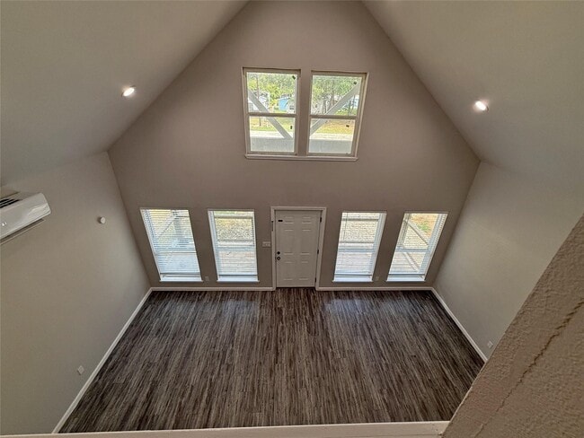 Building Photo - 220 St Croix Dr