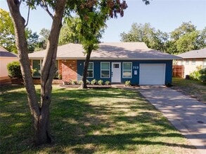 Building Photo - 713 Nottingham Dr