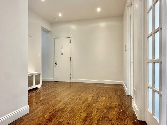 Building Photo - 523 W 135th St