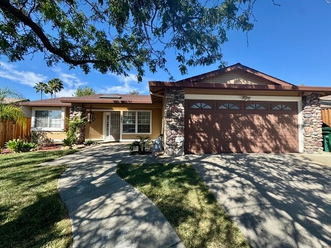 Building Photo - Beautiful 4 Bedroom Single Story For Rent In Roseville!