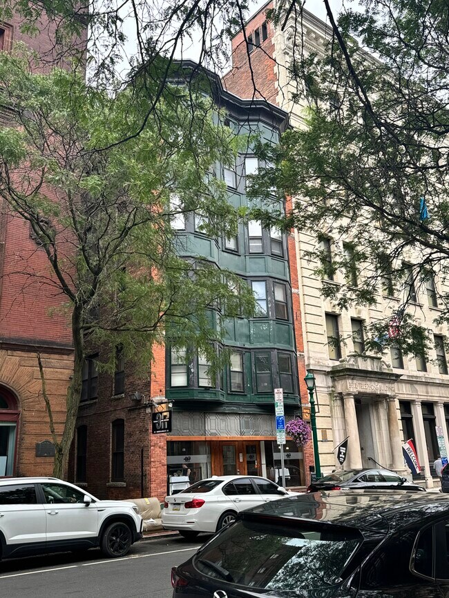 Foto del edificio - 317 Montgomery St
