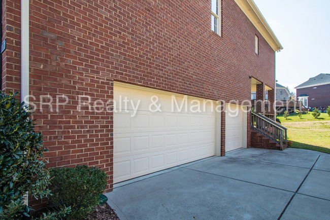 Building Photo - Beautiful House in Skybrook Neighborhood !!