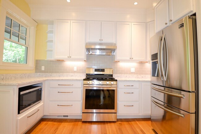 Foto del edificio - 17 Lakeview Rd