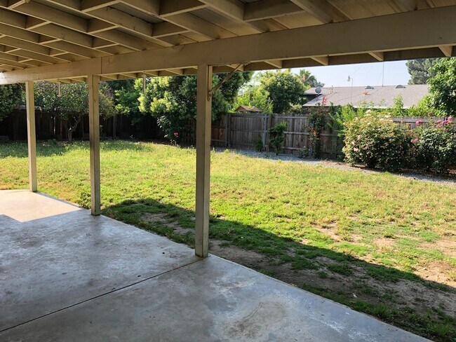 Building Photo - 3349 W. TULARE AVE. - 3 BEDROOM 2 BATHROOM...