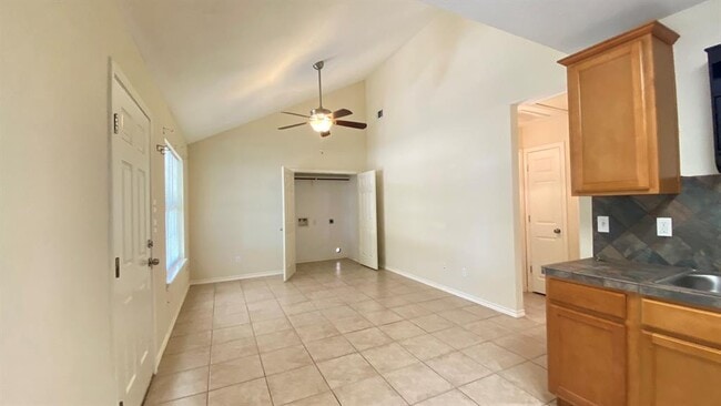 Building Photo - 10521 Tanyard Rd