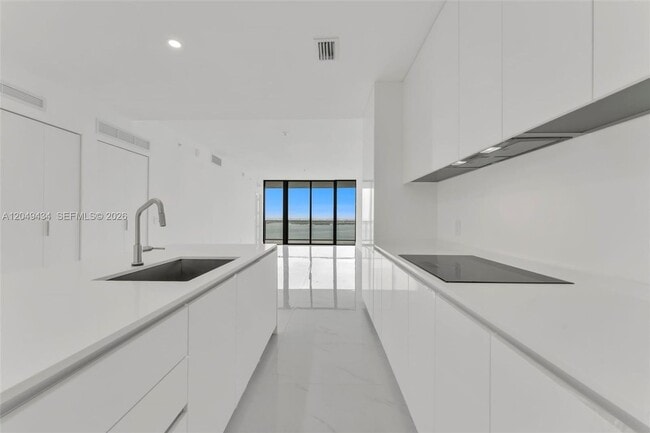 Photo - 700 NE 24 Street 3806 House