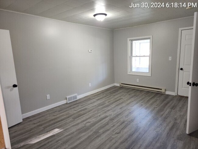 Building Photo - 1 Bedroom- Main floor- Black River Falls
