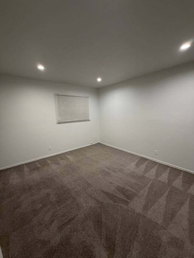 Building Photo - 44539 Lowtree Ave