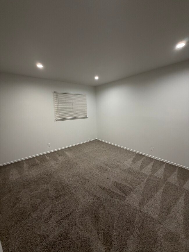 Foto del edificio - 44539 Lowtree Ave