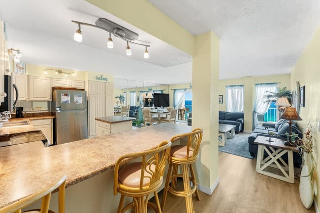 Building Photo - 8743 Thomas Dr