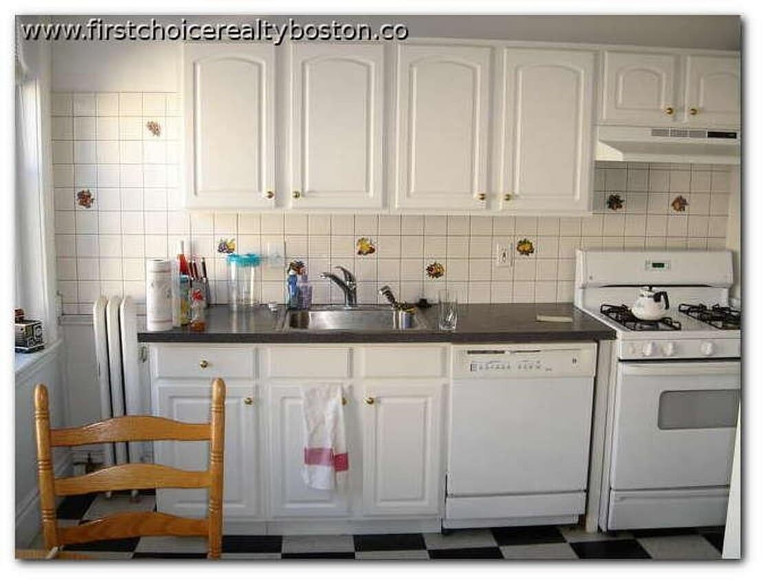 2BR 1Bth unit. Heat/Hot Water included. Great location! - 2BR 1Bth unit. Heat/Hot Water included. Great location!